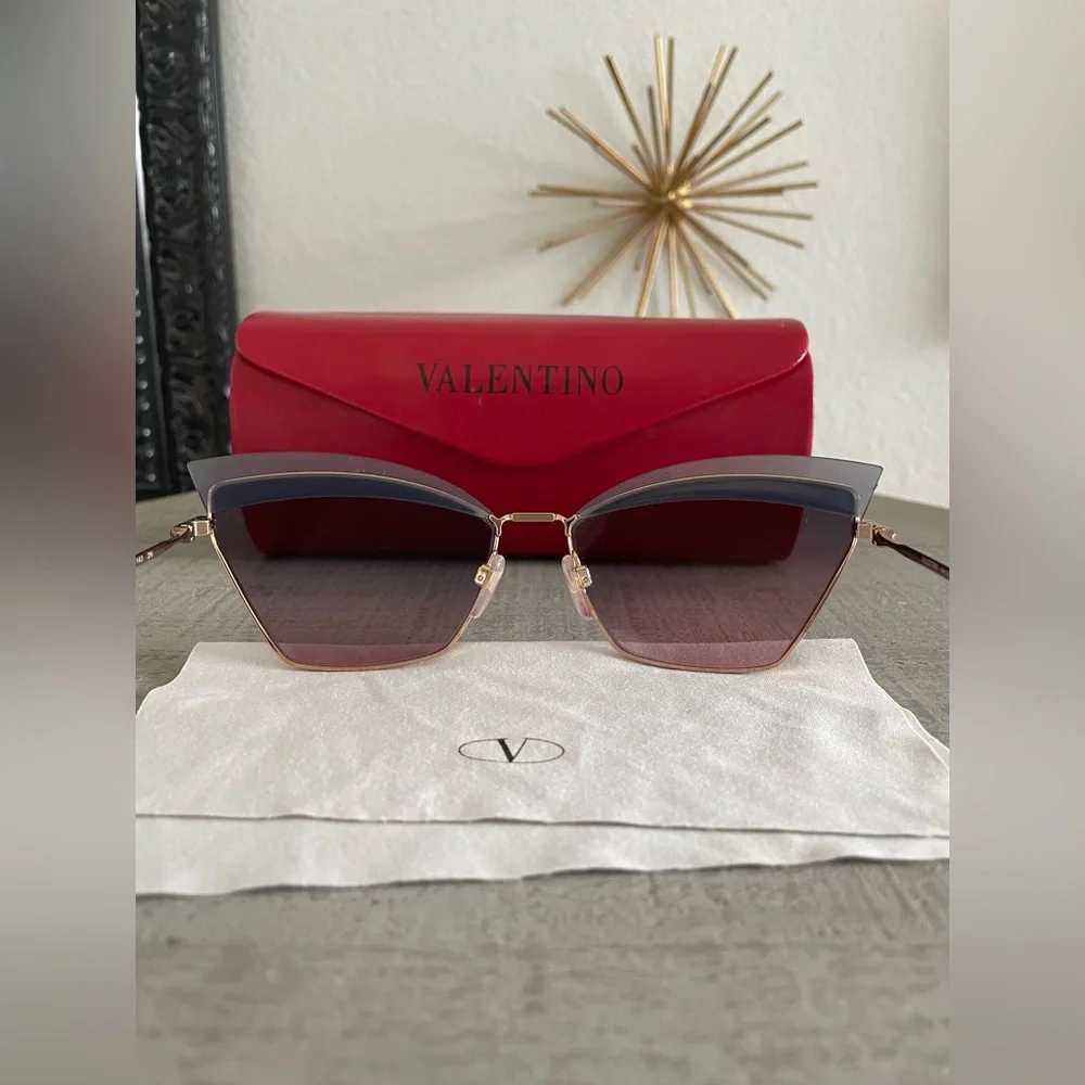 Valentino Cateye Sunglasses 🕶️ - Picture 4 of 6